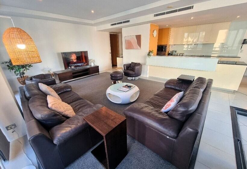 דירת 3 חדרי שינה עם נוף לבריכה, Aria Apartments