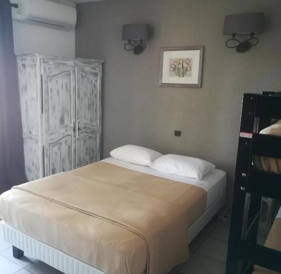 Четырехместный Номер Стандарт Вид на Море, Auberge Ferayola
