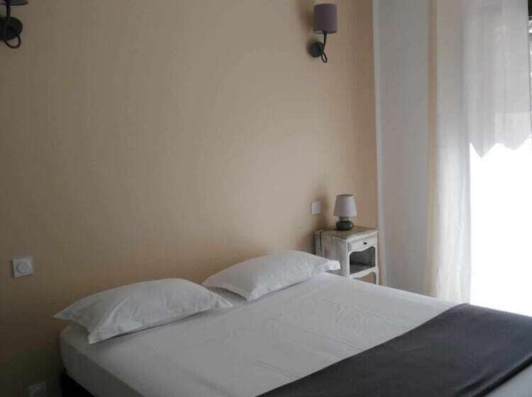 Четырехместный Номер Стандарт, Auberge Ferayola
