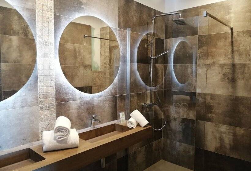 Семейный Номер, Auberge Ferayola