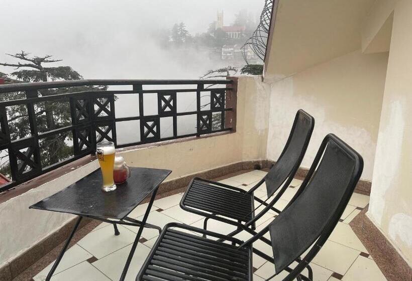 클럽 룸, Willow Banks   Boutique 4 Star Hotel On The Mall Road Shimla