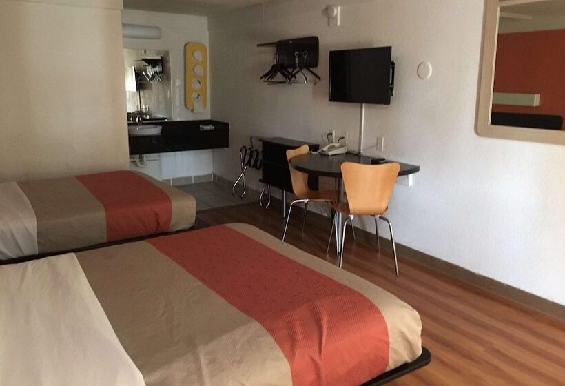 Номер Стандарт 2 Двуспальные Кровати, Travelodge By Wyndham Benton Harbor Mi