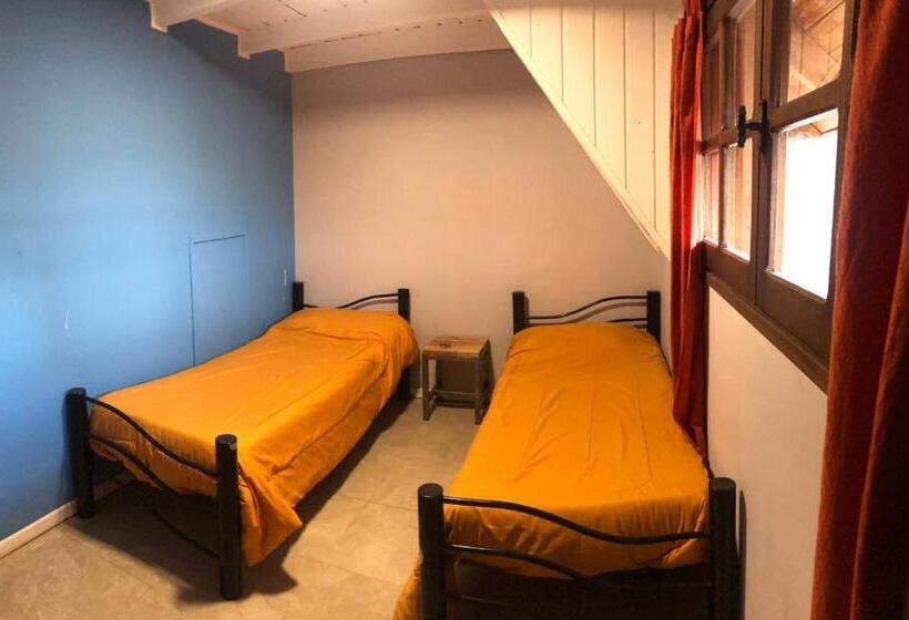 스탠다드 룸 공동 욕실, Rodinia Hostel