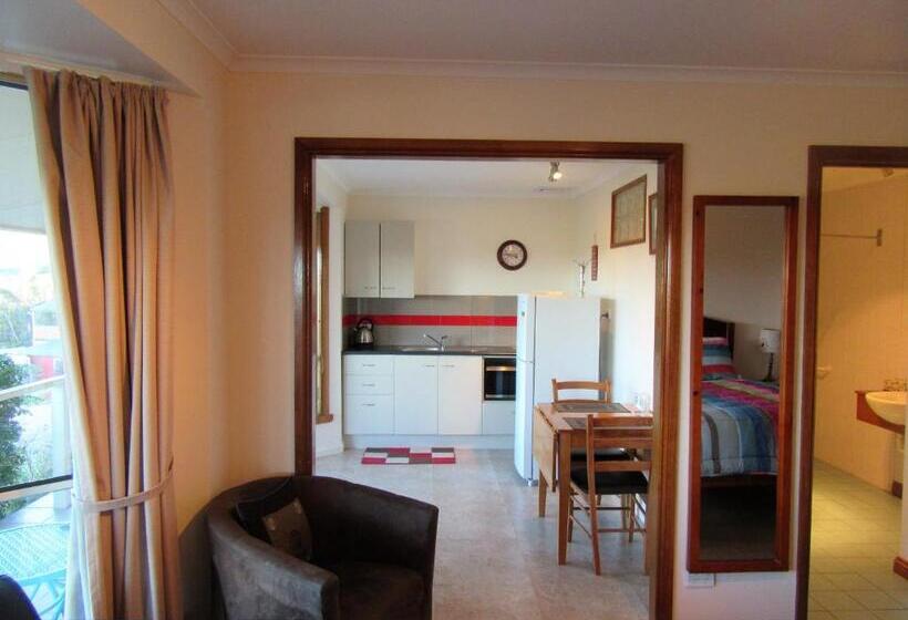 스탠다드 스튜디오, Sherwood View Accommodation