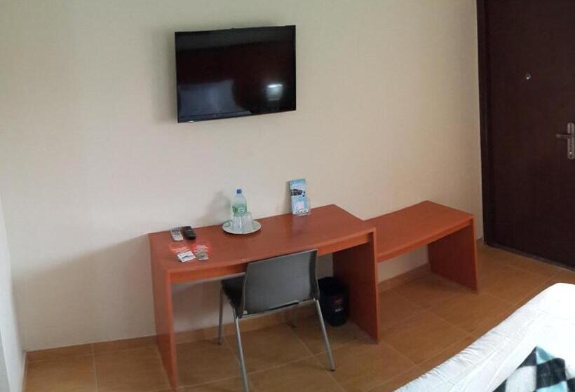 Номер Стандарт, Express Inn Coronado & Camping