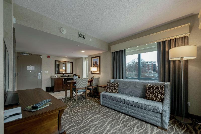 Люкс Кровать Кинг, Embassy Suites Saratoga Springs