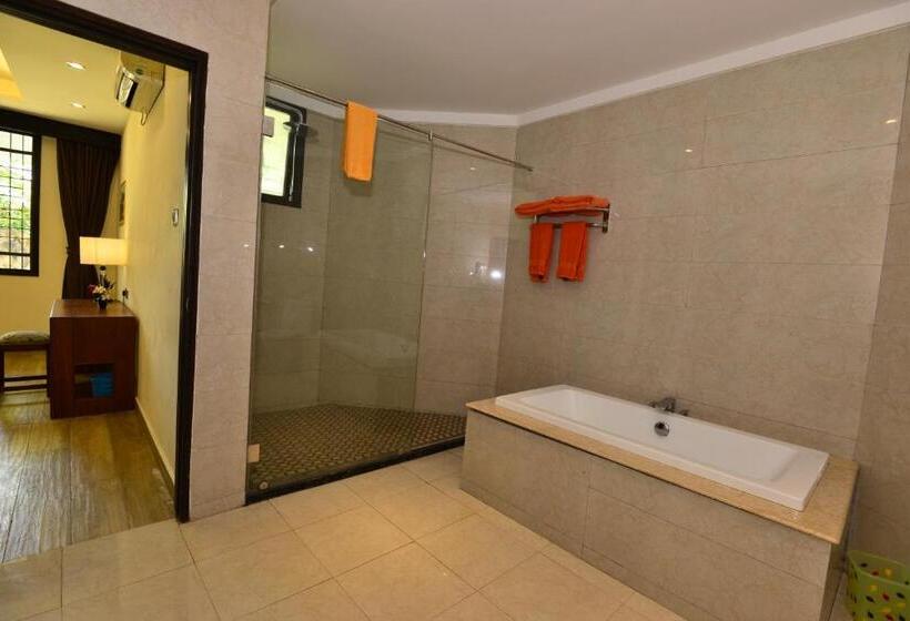 3 Bedroom Apartment, Baobab Holiday Resort