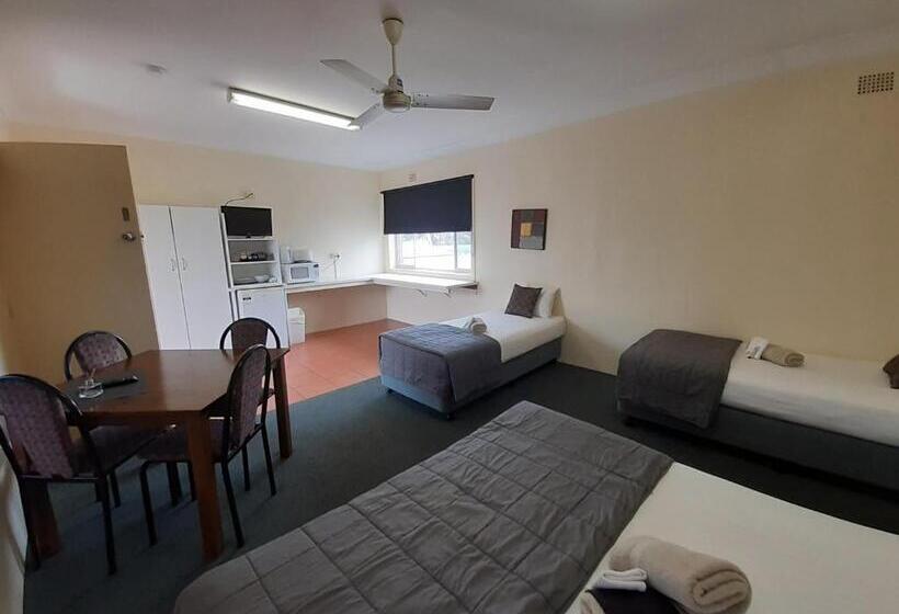 패밀리 룸, Inverell Motel