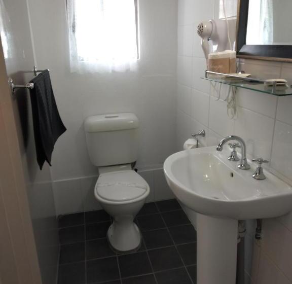 패밀리 룸, Inverell Motel