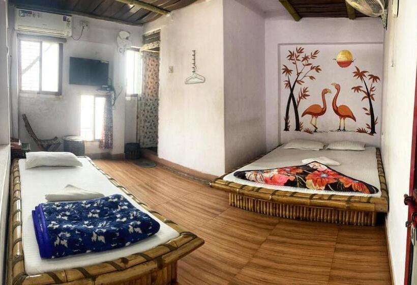 חדר סטנדרטי לשלושה עם נוף, Shri Guest House