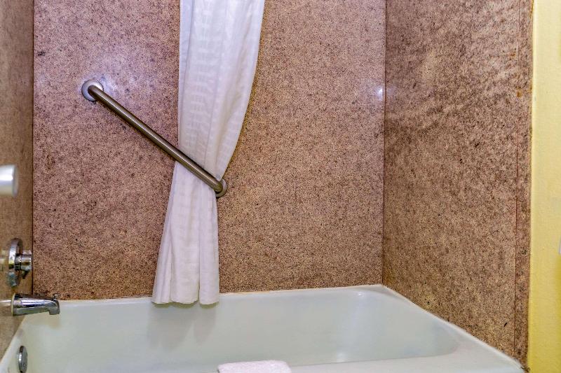 キングサイズベッドのスタンダードルーム, Econo Lodge Weldon  Roanoke Rapids