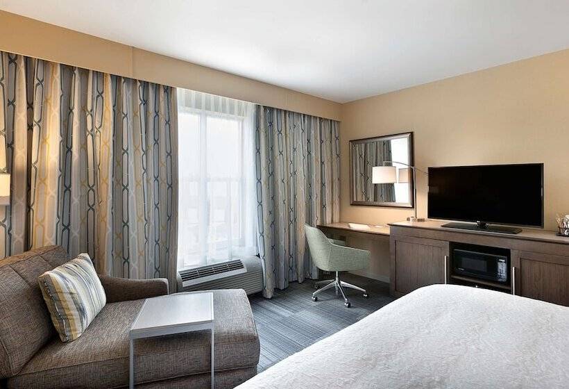 キングサイズベッドのスタンダードルーム, Hampton Inn & Suites Fort Mill