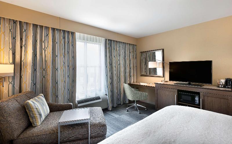 キングサイズベッドのスタンダードルーム, Hampton Inn & Suites Fort Mill