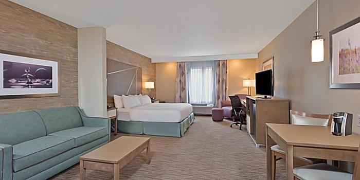 Номер Стандарт Кровать Кинг Адаптированный для Инвалидов, Holiday Inn Express & Suites New Cumberland, An Ihg