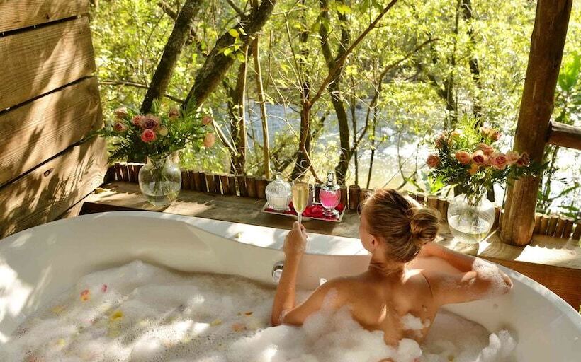 چادر با خدمات رفاهی لوکس, Summerfields Rose Retreat And Spa