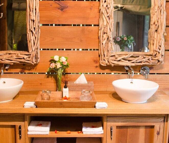 چادر با خدمات رفاهی لوکس, Summerfields Rose Retreat And Spa