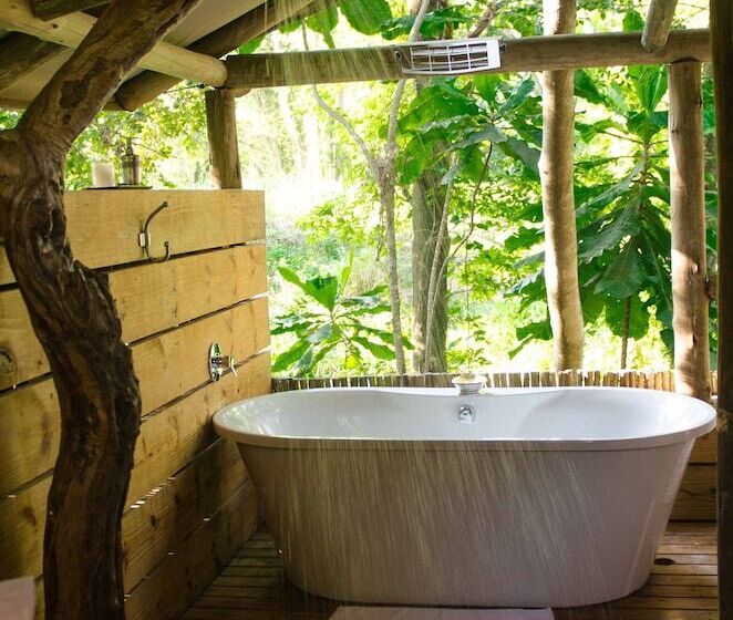 چادر با خدمات رفاهی لوکس, Summerfields Rose Retreat And Spa