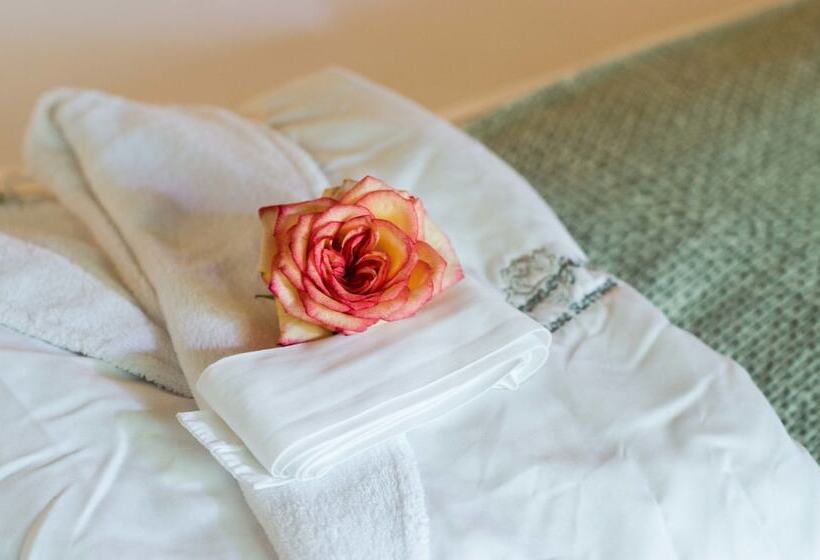 چادر با خدمات رفاهی لوکس, Summerfields Rose Retreat And Spa
