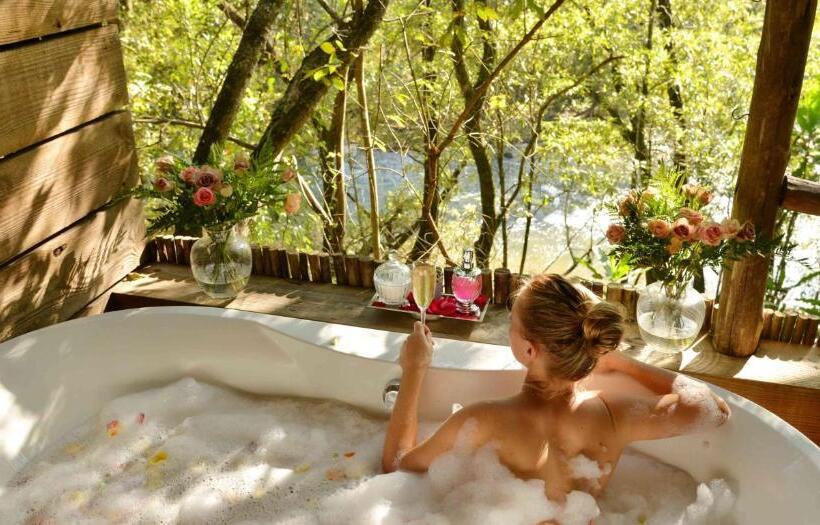 چادر با خدمات رفاهی لوکس, Summerfields Rose Retreat And Spa