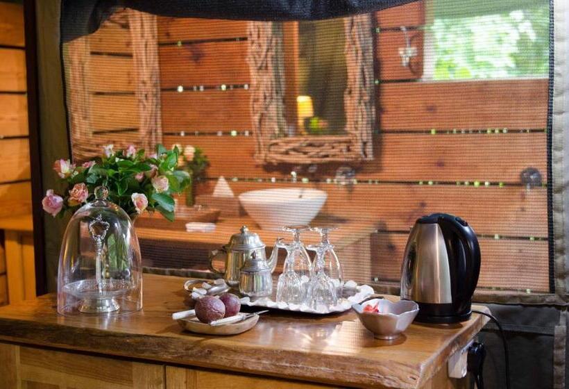 چادر با خدمات رفاهی لوکس, Summerfields Rose Retreat And Spa