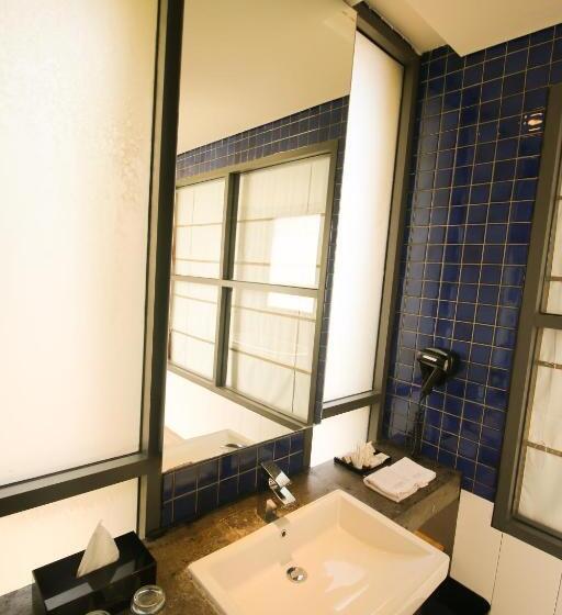 اتاق لوکس با تخت بزرگ, Liberta Hotel Jimbaran