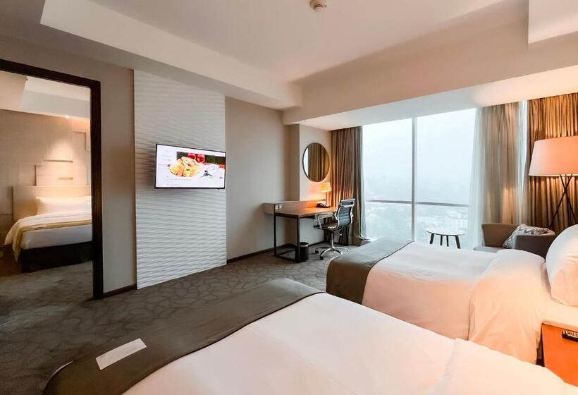 Семейный Номер, Crowne Plaza Bandung, An Ihg