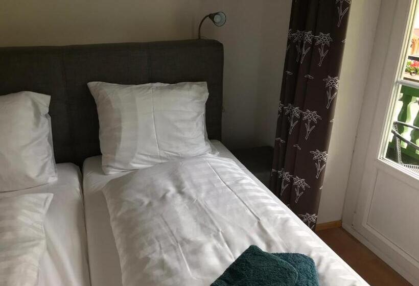 Quarto Estandar com Sacada, Gasthof Fair