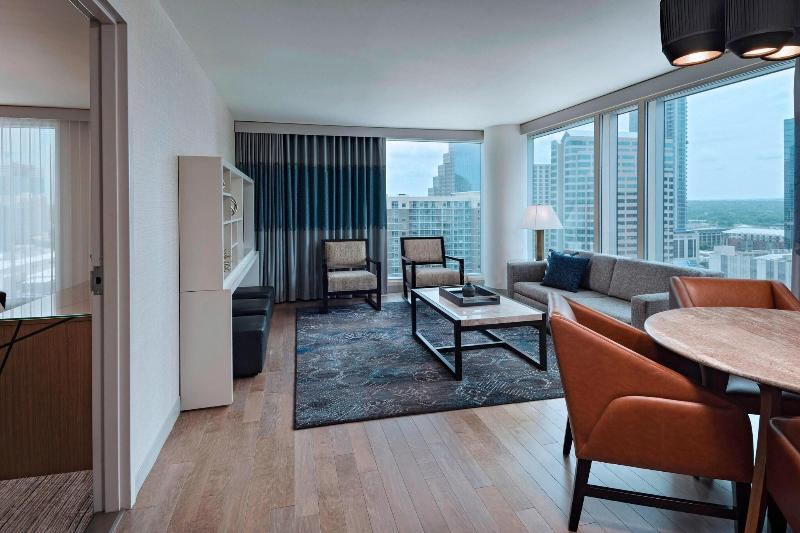מיטת קינג בסוויטה, The Westin Austin Downtown