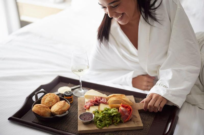 חדר סטנדרט עם מיטת קינג, The Westin Austin Downtown