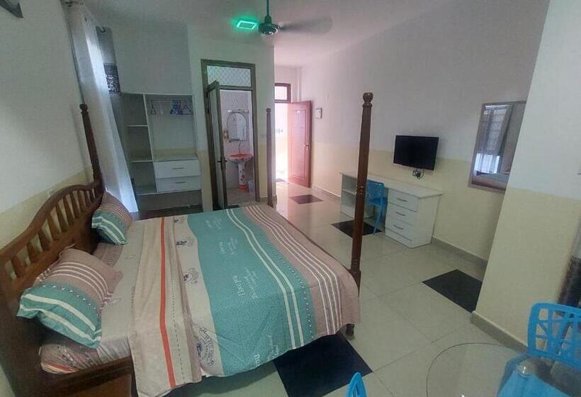 اتاق لوکس با تخت بزرگ, Ayodya Suites Nyali