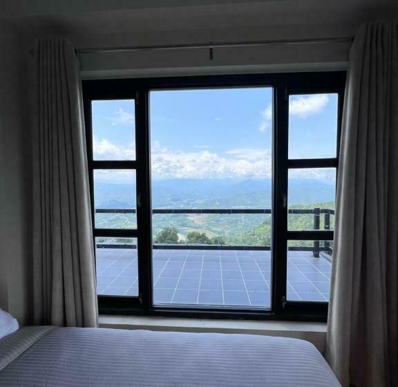 اتاق لوکس با بالکن, Sunshine Hotel Bandipur