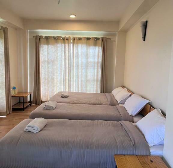 اتاق کلاسیک چهارنفره, Sunshine Hotel Bandipur