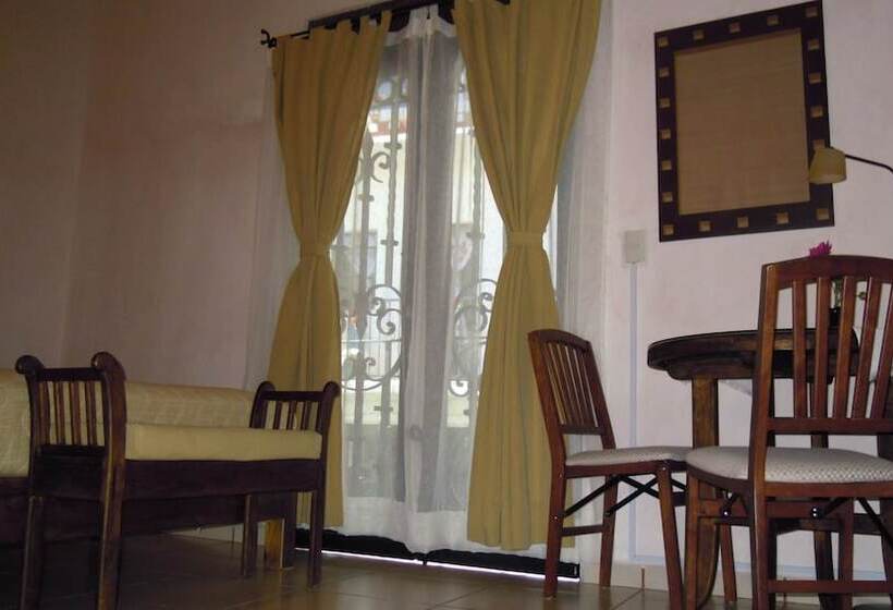 标准间, La Casa Del Laurel