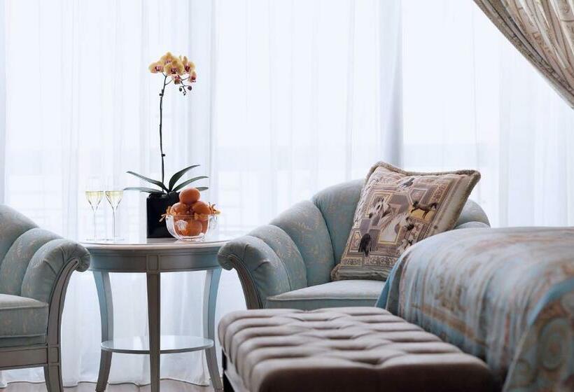 Номер Deluxe Вид на Город, Palazzo Versace Dubai