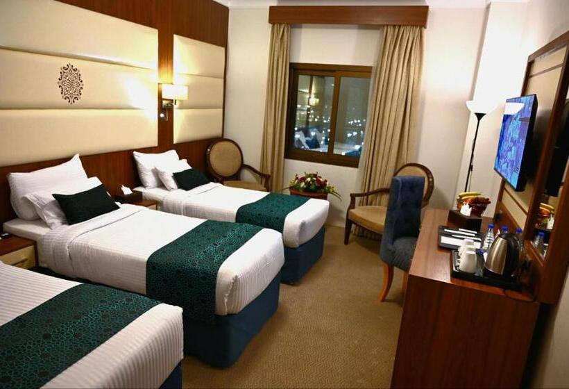 Номер Стандарт Трехместный, One Inn