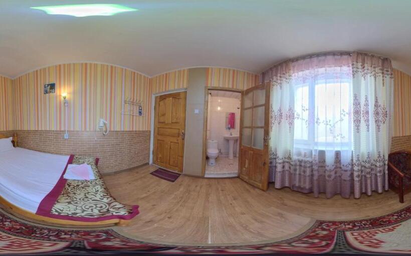 اتاق استاندارد یک نفره, Danista Nomads Tour Hostel