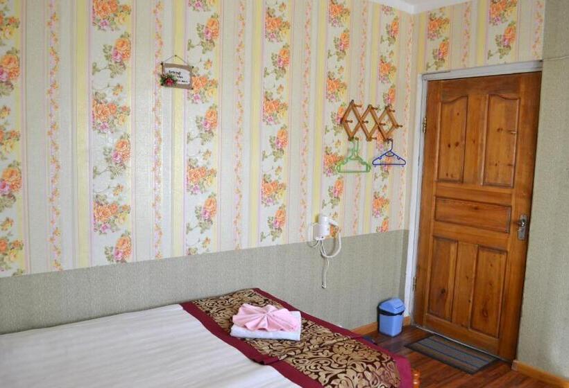 اتاق استاندارد یک نفره, Danista Nomads Tour Hostel