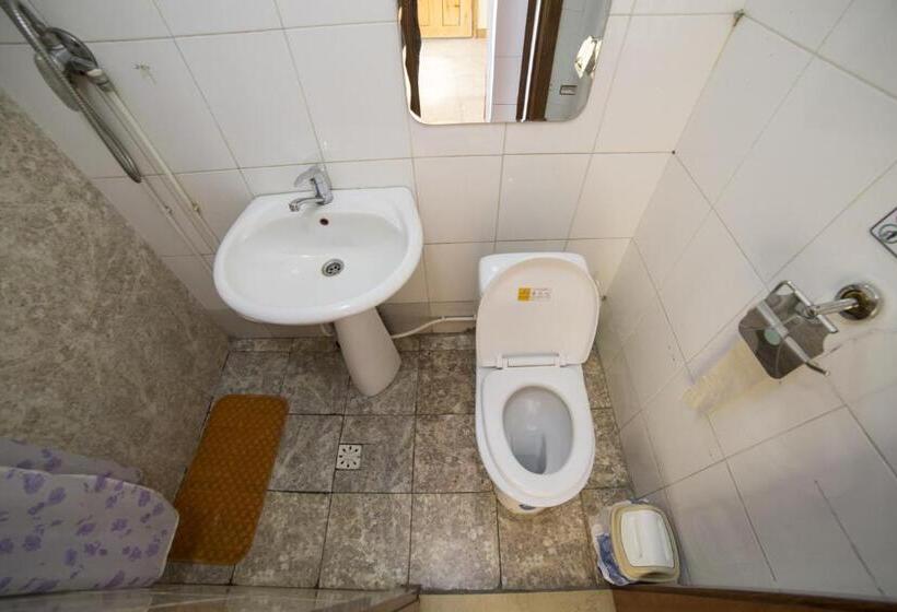 اتاق استاندارد یک نفره, Danista Nomads Tour Hostel