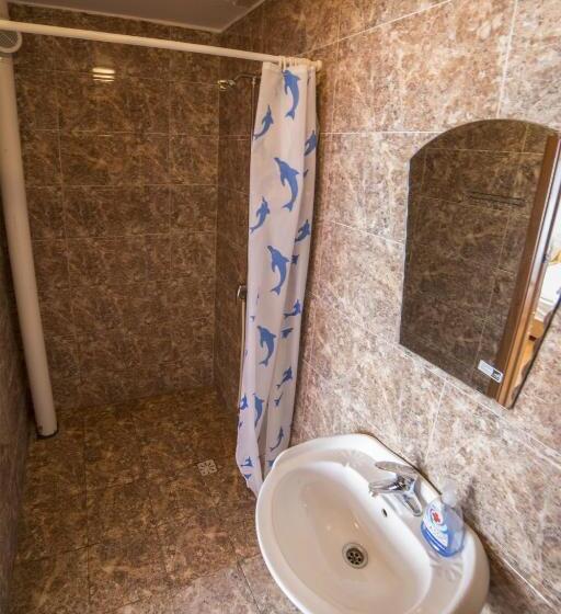تختخواب در اتاق مشترک, Danista Nomads Tour Hostel