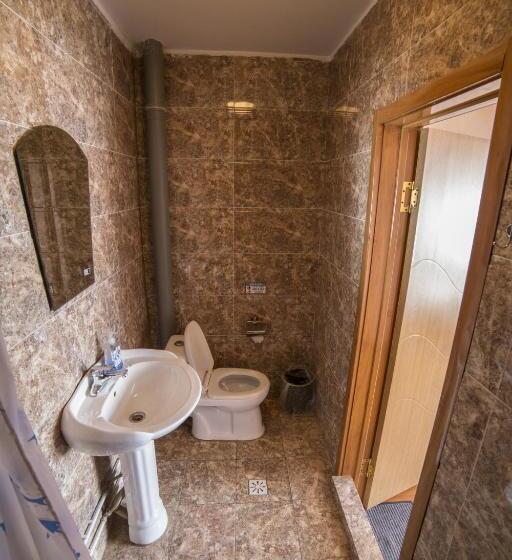 تختخواب در اتاق مشترک, Danista Nomads Tour Hostel