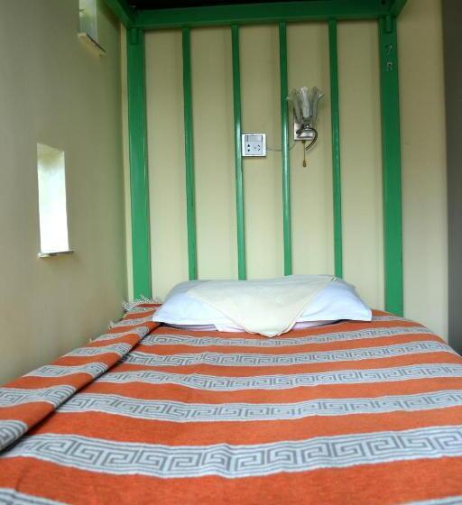 تختخواب در اتاق مشترک, Danista Nomads Tour Hostel
