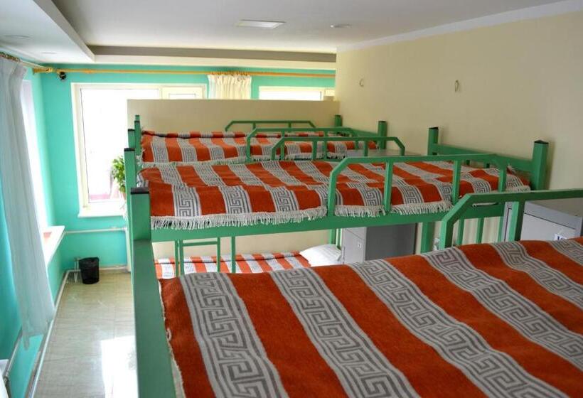 تختخواب در اتاق مشترک, Danista Nomads Tour Hostel