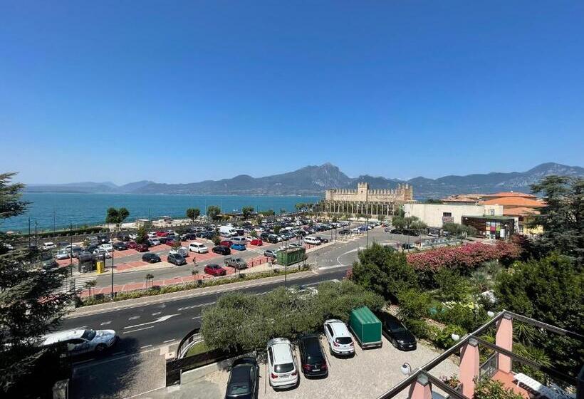 اتاق لوکس با بالکن, Al Castello