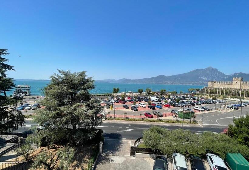 اتاق استاندارد با تخت بزرگ, Al Castello