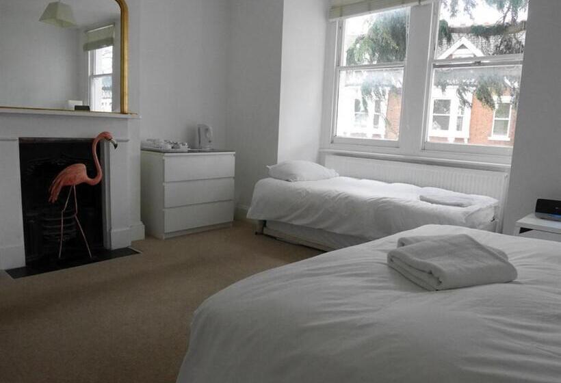 غرفة قياسية ثلاثية, Kew Studios And Rooms