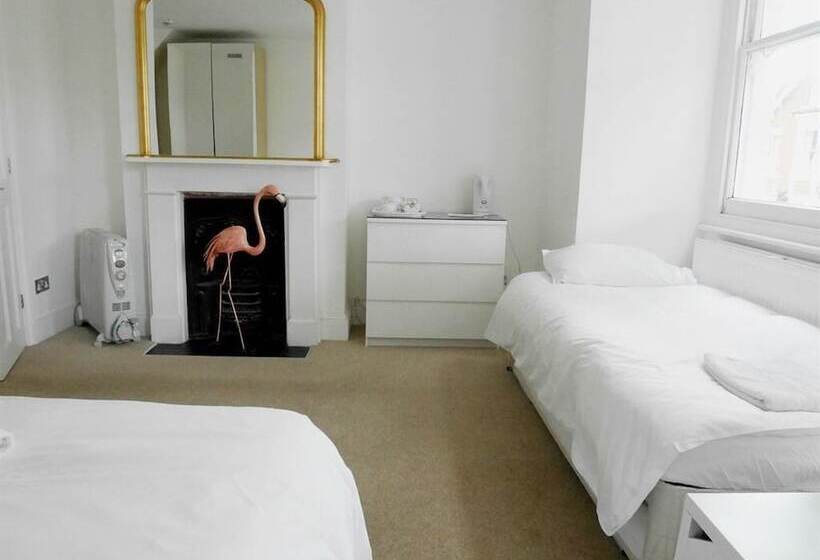 غرفة قياسية رباعية, Kew Studios And Rooms