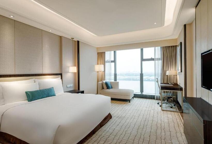 Номер Deluxe Кровать Кинг, Crowne Plaza Guangzhou Zengcheng, An Ihg Hotel  Canton Fair Free Shuttle Bus