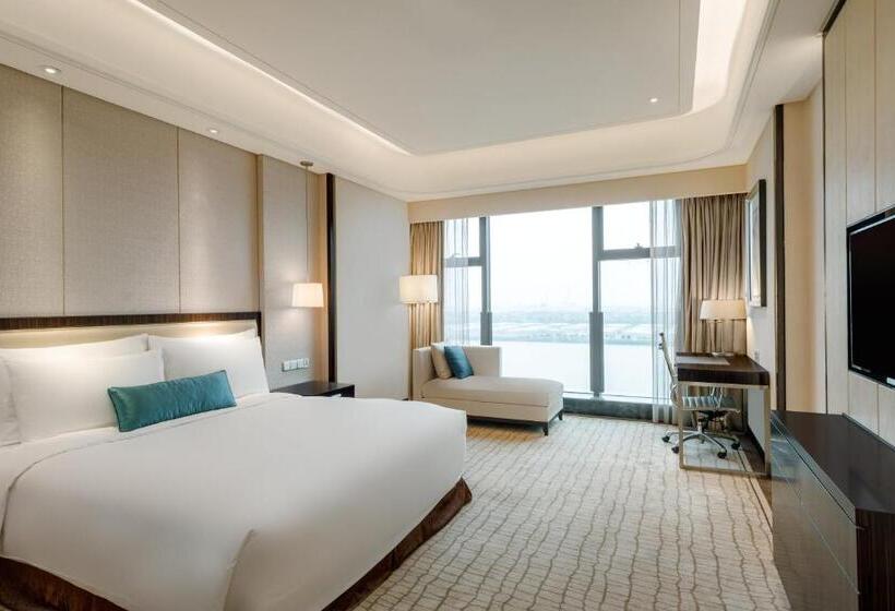 Номер Deluxe Кровать Кинг, Crowne Plaza Guangzhou Zengcheng, An Ihg Hotel  Canton Fair Free Shuttle Bus