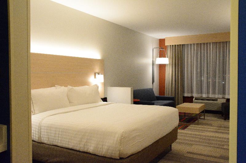 스위트 킹사이즈 침대, Holiday Inn Express & Suites Lexington Park California, An Ihg