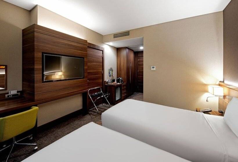 Номер Стандарт, Holiday Inn Istanbul   Kadikoy, An Ihg